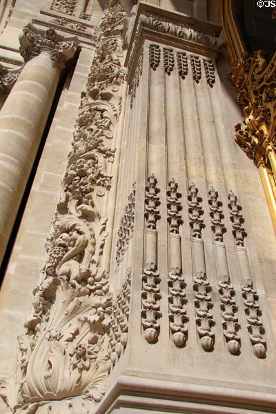 Entrance portal column carvings of Petit Palace Museum (1900). Paris, France.