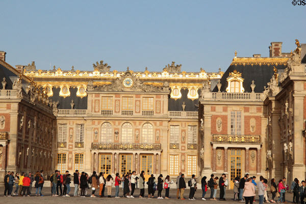 Line waiting to enter Versailles Palace. Versailles, France.