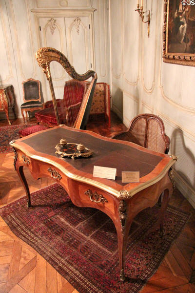 Table writing desk (18thC) at Musées des Arts Décoratifs. Lyon, France.