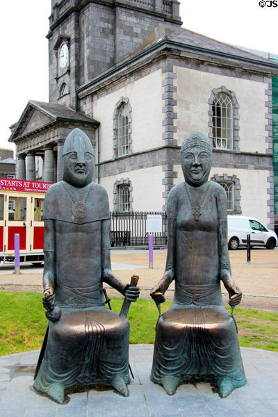 Bronze chairs sculpted (2014) to depict Strongbow & wife Aoife before Waterford Christ Church Cathedral. Waterford, Ireland.