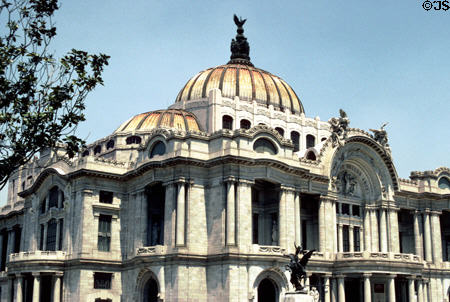 Palacio de Bellas Artes (1904 & 1932). Mexico City, Mexico. Architect: Adamo Boari + Frederico Mariscal.