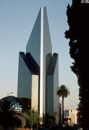 Centro Bursátil (1990) (26 floors) on Paseo de la Reforma. Mexico City, Mexico. Architect: Juan José Díaz Infante.