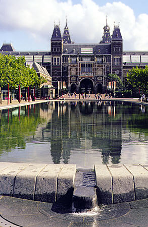 Museum Plein reflecting pool & Rijksmuseum. Amsterdam, Netherlands.