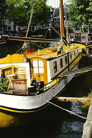 Houseboat on Brouwersgracht. Amsterdam, Netherlands.