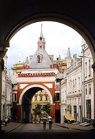 Through the arch of 25 October Street in Moscow. Russia.