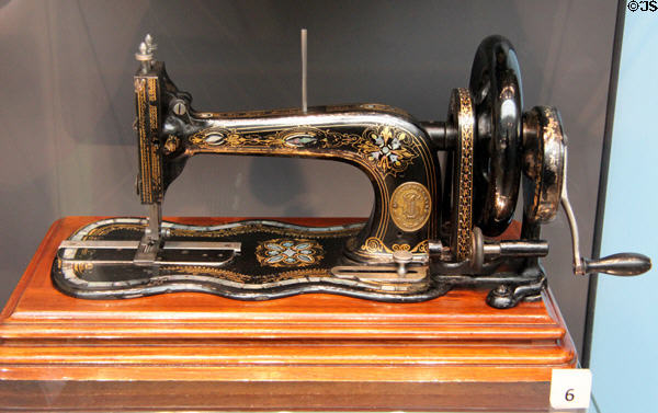 Hand operated Singer sewing machine (1881) at National Museum of Scotland. Edinburgh, Scotland.