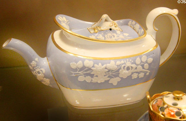 Teapot pattern 2036 (c1815-30) by Spode at Potteries Museum & Art Gallery. Hanley, Stoke-on-Trent, England.