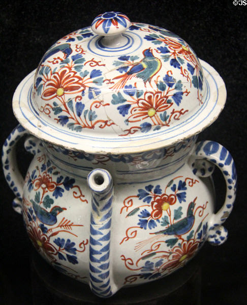 Tin-glazed earthenware posset pot painted in oriental style (1730-40). made in Bristol or Brislington at Potteries Museum & Art Gallery. Hanley, Stoke-on-Trent, England.
