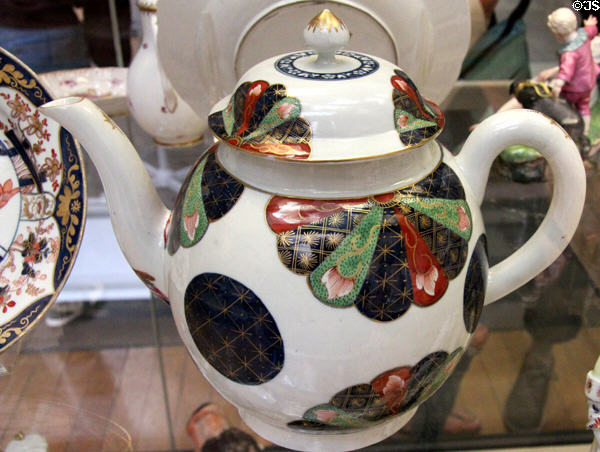 Porcelain punch pot painted in Imari style (1770-5) by Worcester factory at British Museum. London, United Kingdom.