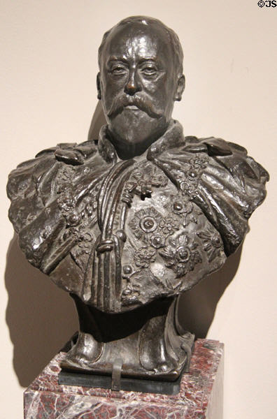 King Edward VII bronze bust (1924 based on 1901 portrait) by Sydney March at National Portrait Gallery. London, United Kingdom.