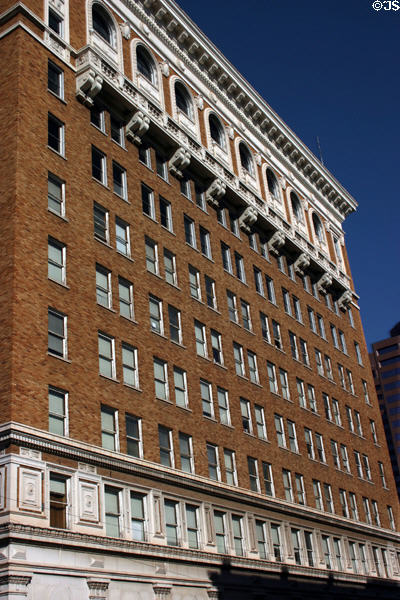 Luhrs Building (1924) (11 W Jefferson). Phoenix, AZ. Style: Sullivanesque. Architect: Trost & Trost. On National Register.