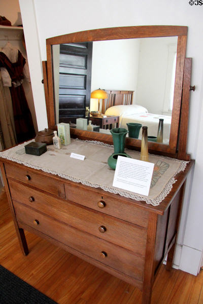 Arts & Crafts vanity dresser with mirror (1900-20) by Quaint Furniture (Stickley Brothers Co.) of Grand Rapids, MI in Corbett House at Tucson Museum of Art. Tucson, AZ.