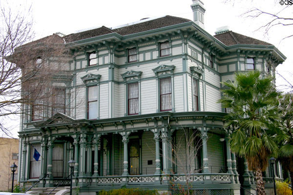 Llewellyn Williams mansion (1885) (925 H St.) now a youth hostel. Sacramento, CA. Style: Italianate Eastlake.