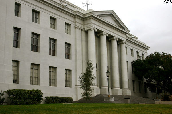 Sproul Hall administration building (1941) at UC Berkeley. Berkeley, CA. Architect: Arthur Brown, Jr..