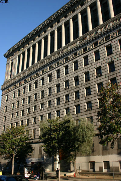 Hall of Justice Building (1925) (South Broadway at West Temple Streets, northeast corner). Los Angeles, CA. Style: Italian. Architect: Allied Architects.