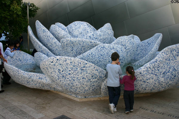 Blue Ribbon Garden Fountain in shape of flower covered with blue porcelain pieces at Disney Concert Hall. Los Angeles, CA.