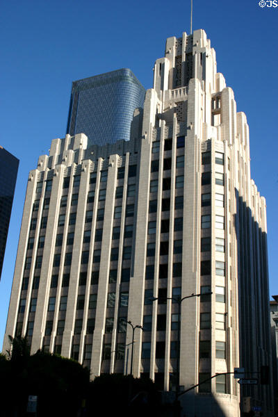 Title Guarantee or Guarantee Trust Building (1929-31). Los Angeles, CA. Style: Art Deco. Architect: John & Donald Parkinson.
