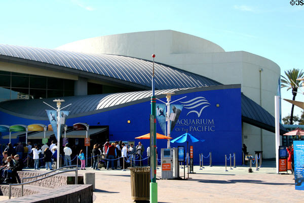 Aquarium of the Pacific (1998). Long Beach, CA. Architect: Hellmuth, Obata & Kassanbaum + Esherick Homsey Dodge & Davis.