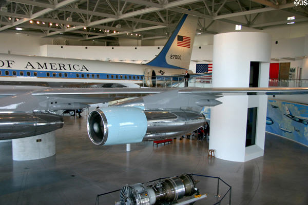 Air Force One beside elevator which lets public tour the plane at Reagan Museum. Simi Valley, CA.