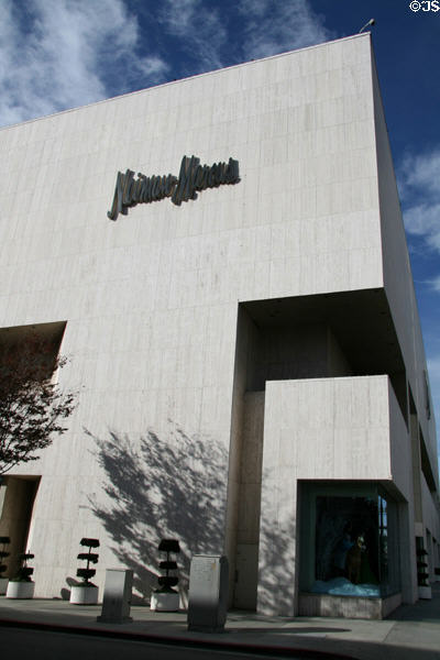 Nieman Marcus store (1981) (9700 Wilshire Blvd.). Beverly Hills, CA. Architect: John Carl Warnecke Assoc..