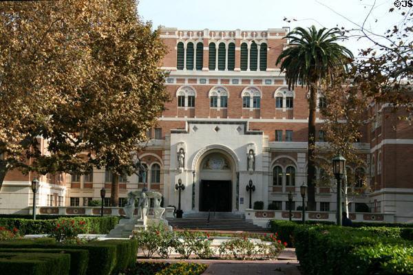 Doheny Memorial Library (1932) (3550 Trousdale Pkwy.) at USC. Los Angeles, CA. Style: Italian Romanesque. Architect: Cram & Ferguson + Samuel E. Lunden.