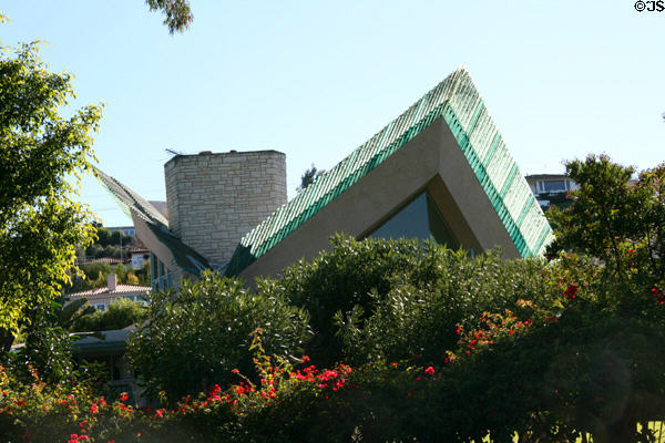 Bowler House (1963) (3456 Via Campesina). Rancho Palos Verdes, CA. Architect: Lloyd Wright.