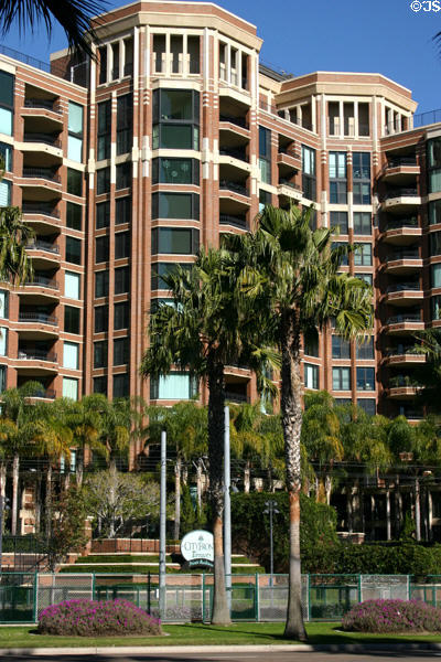 City Front Terrace (1993) residences (500 W. Harbor Dr.). San Diego, CA. Architect: Solomon Cordwell & Buenz.