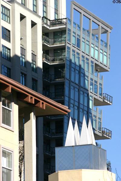 101 Market Street (2002) with outward sloping glass walls enclosing balconies. San Diego, CA. Architect: Rob Wellington Quigley.