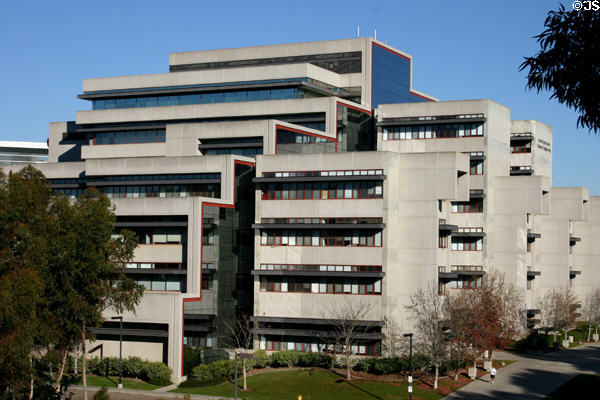Jacobs School of Engineering building I (1990) at UCSD. La Jolla, CA. Architect: Buss, Silvers, Hughes.