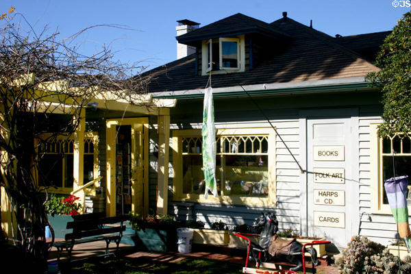Wisteria cottage (1904) (780 Prospect St.). La Jolla, CA. Architect: Irving John Gill.