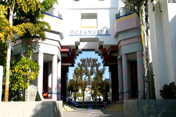 City Hall (1990). Oceanside, CA. Style: Postmodern. Architect: Charles Moore.