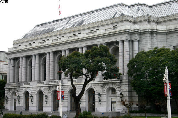 Opera House & Veterans Auditorium (1932). San Francisco, CA. Architect: Brown & Lansburgh.