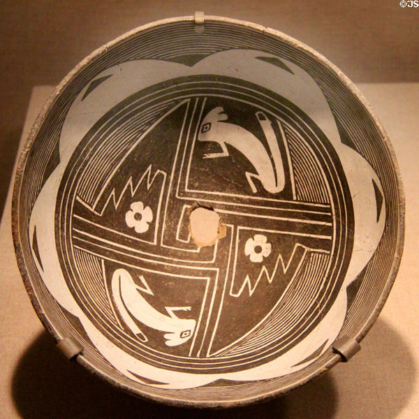 Mimbres native pottery bowl (c1010-1130) with rabbits from southern New Mexico at de Young Museum. San Francisco, CA.