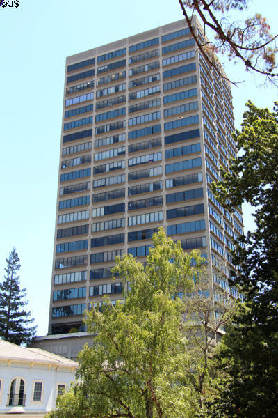 Park Bellevue Tower (565 Bellevue Ave.) (25 floors). Oakland, CA.