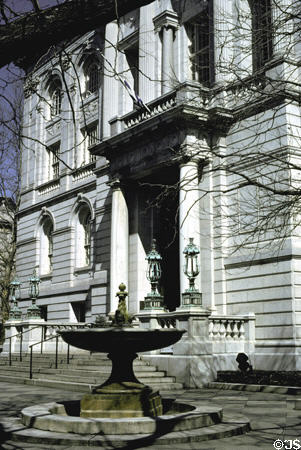 Hartford City Hall (1915). Hartford, CT. Architect: John M. Carrere. On National Register.