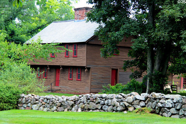 Stanley-Whitman House Museum (c1720) (37 High St.) a New England saltbox structure. Farmington, CT.