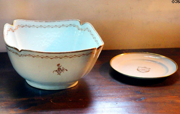 Chinese export porcelain squarish bowl with corner notches (c1789) at Stanley-Whitman House. Farmington, CT.