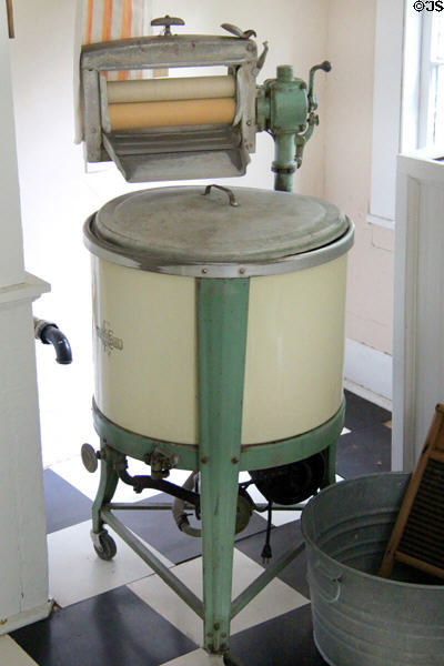 Wringer Washer by Universal at Hurlbut-Dunham House. Wethersfield, CT.