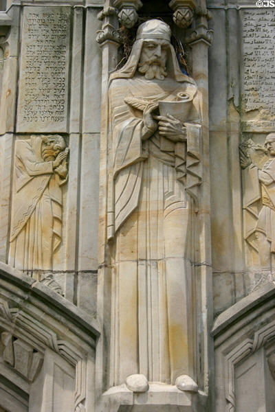 Stone carving of scribe flanked by Hebrew & Arabic writing at portal of Sterling Memorial Library. New Haven, CT.