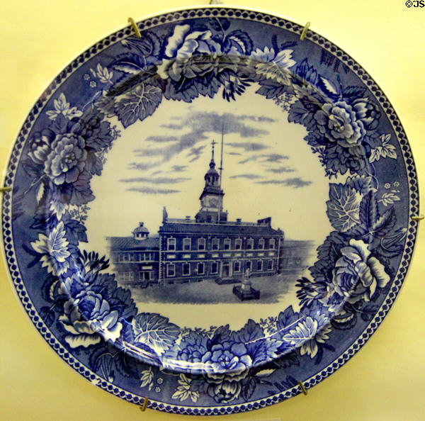 Wedgwood American View commemorative plate (c1895-1910) of Independence Hall in Philadelphia at Monument House Museum. Groton, CT.