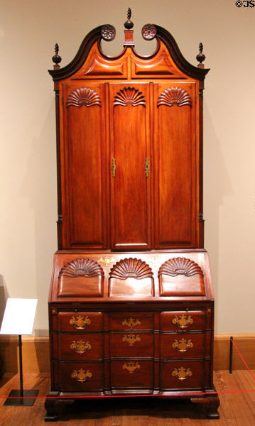 Desk & bookcase (1785-90) from Providence, RI made for John Brown at Yale University Art Gallery. New Haven, CT.