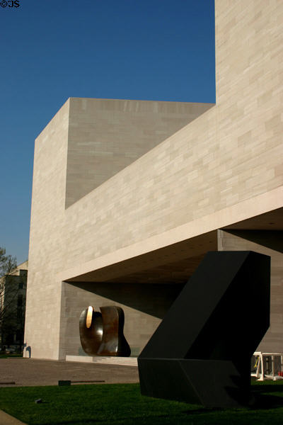 National Gallery of Art (east building) (1971-8). Washington, DC. Architect: I.M. Pei Ass..