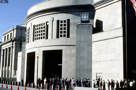 U.S. Holocaust Memorial Museum (1993) (Raoul Wallenberg Place). Washington, DC. Architect: Pei Cobb Freed & Partners.