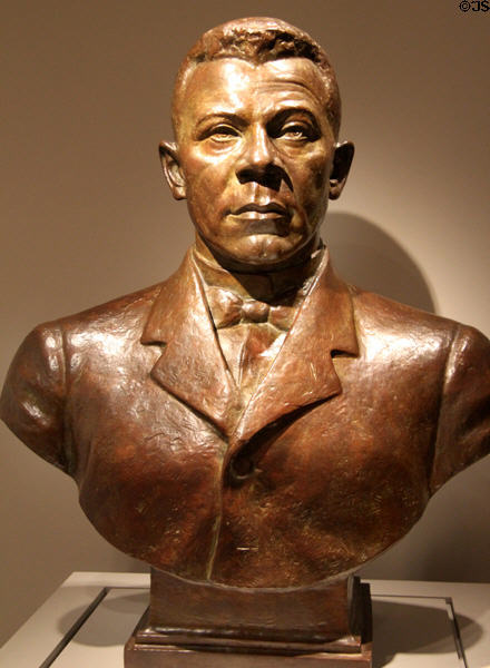 Booker T. Washington bronze bust (1922) by Richmond Barthé at National Portrait Gallery. Washington, DC.