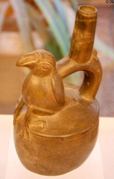 Chimú ceramic stirrup-spout bottle with bird (900-1470) from Peru at Dumbarton Oaks Museum. Washington, DC.