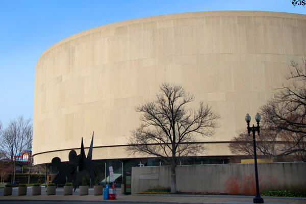 Hirshhorn Museum & Sculpture Garden (1974). Washington, DC. Architect: Gordon Bunshaft, of Skidmore, Owings & Merrill.