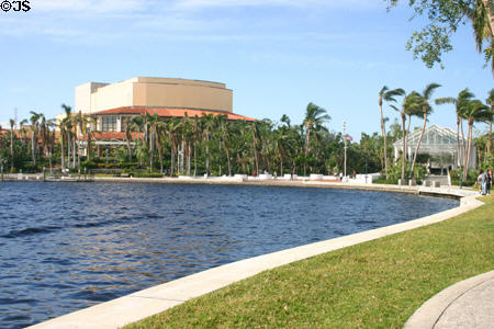 Broward Center for the Performing Arts (1991). Fort Lauderdale, FL. Architect: Benjamin Thompson Assoc..