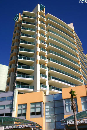 Il Villagio (1998) (1455 Ocean Drive) (18 floors). Miami Beach, FL. Architect: Revuelta Vega Leon.