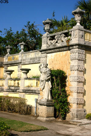 Statuary wall in Vizcaya Garden. Miami, FL.