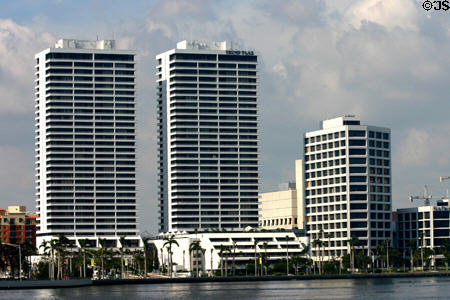 Trump Plaza (1985) (525-9 South Flagler Dr.) (32 floors). West Palm Beach, FL. Architect: Schwab, Twitty & Hanser Architectural Group.